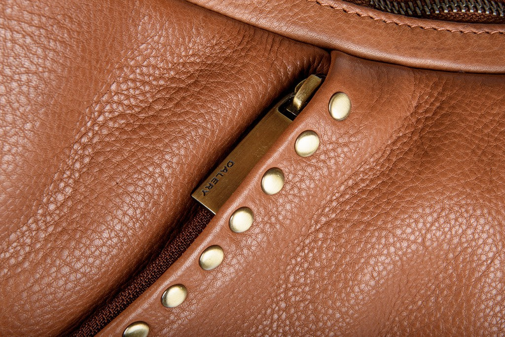 worn on the shoulder SOARES